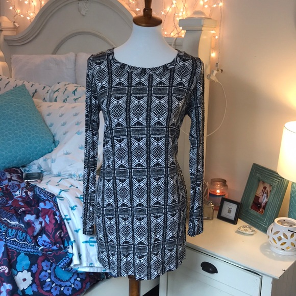 Long top black and white - Picture 1 of 3